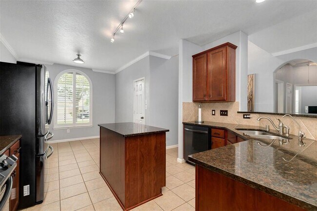 Building Photo - 21731 Sierra Long Dr