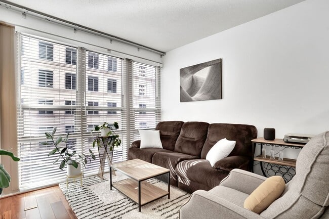 Building Photo - Luxury Living in the Heart of Ballston