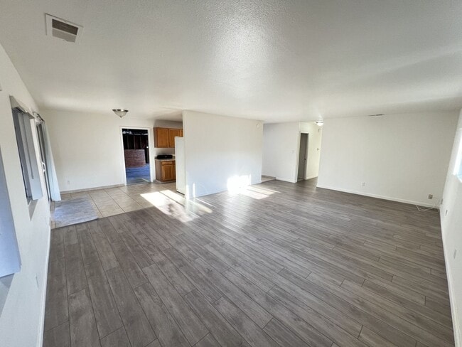 Building Photo - Amazing 4 Bedroom in the Heart of SD!