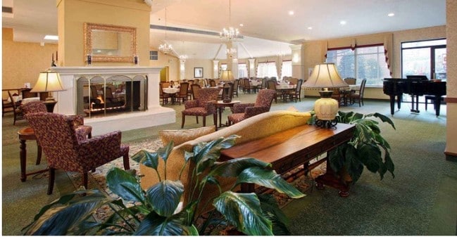 Interior Photo - Holiday Forsyth Court