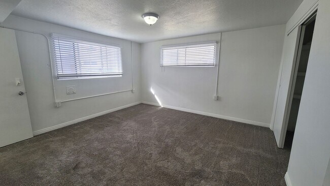 Building Photo - 13413 Minuteman Dr