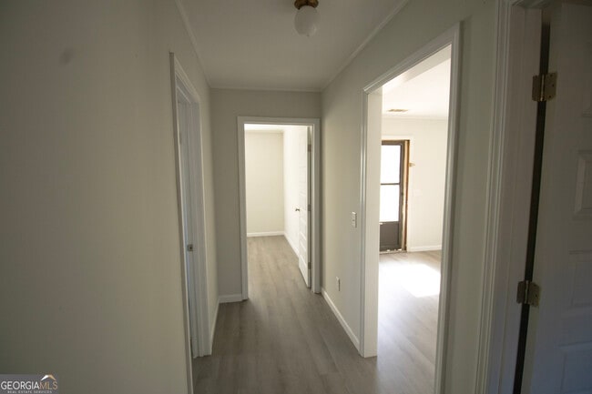 Building Photo - 517 E Main St