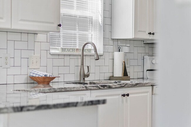 Building Photo - 111B S Yaupon Dr