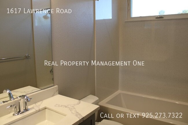 Building Photo - 1617 Lawrence Rd