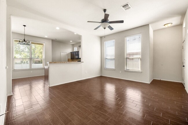 Building Photo - 566 Creekside Cir