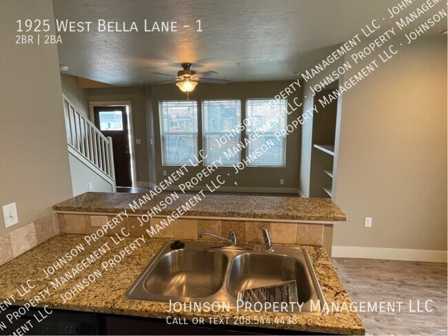 Building Photo - 1925 W Bella Ln