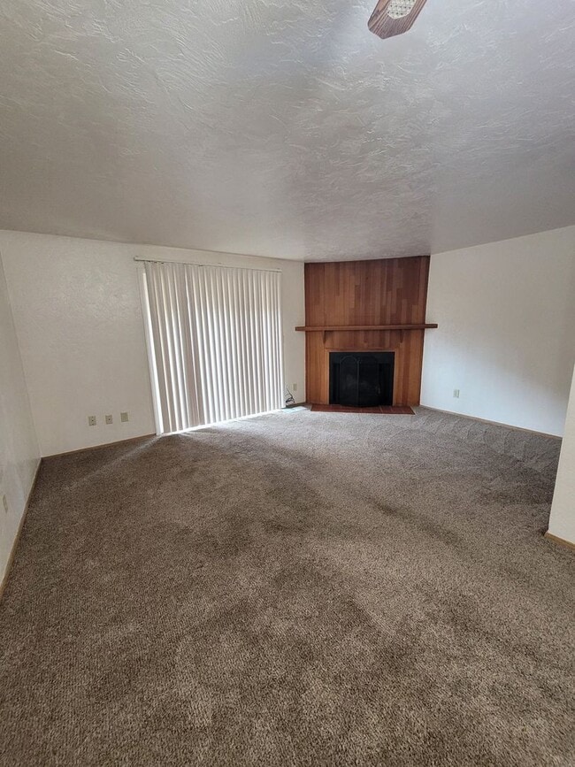Building Photo - $500 OFF at Move-In -Special - 2BD, 1.5BA ...