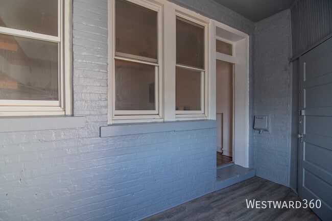 Building Photo - 7831 S Kingston Ave