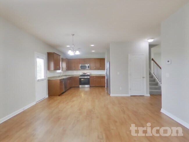 Building Photo - 2245 Bee Hive Dr