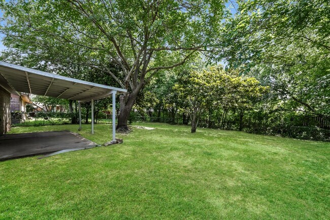 Building Photo - 3 BR/2BA | Updated Single Family Home | 1-Car Garage Parking | Great backyard!