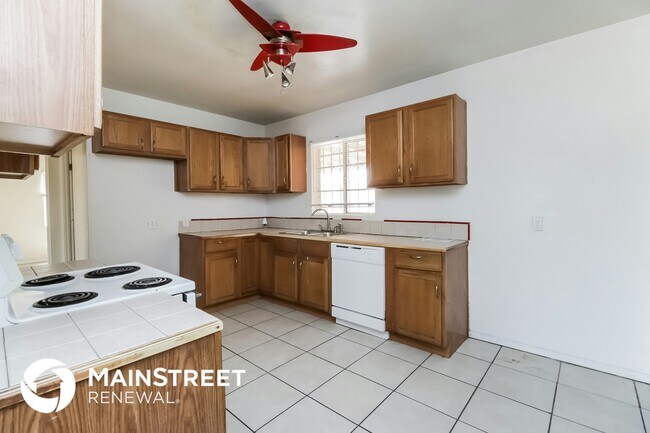 Building Photo - 1647 W Pima St