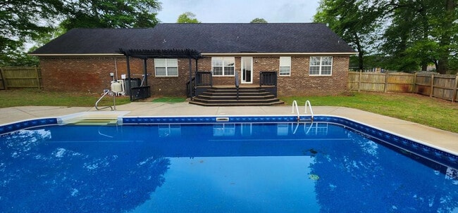 Building Photo - 1159 Shoreland Dr