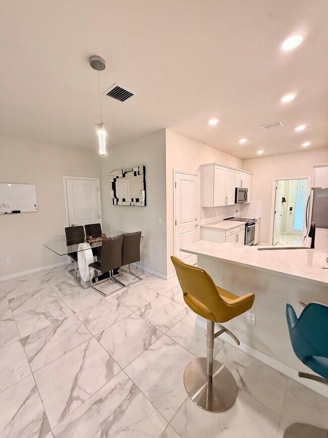 Building Photo - 5182 Eucalyptus Dr