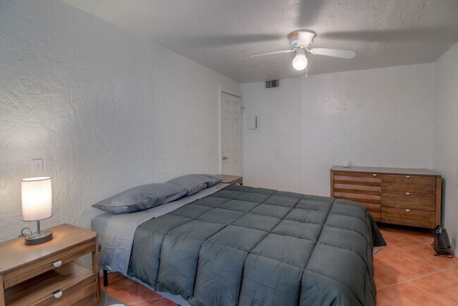 Building Photo - Spacious 4BR in Tucson