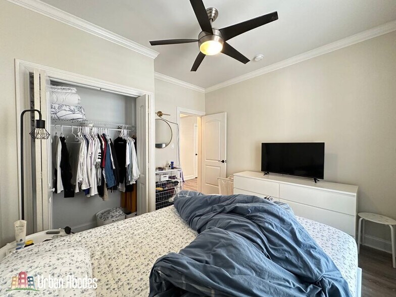 Building Photo - 321 Kedzie St