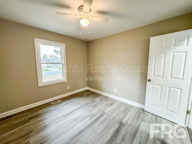 Building Photo - 530 Hillcrest Ave