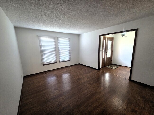 Building Photo - 3345 S Jefferson Ave