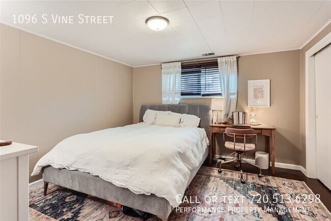 Building Photo - 1096 S Vine St