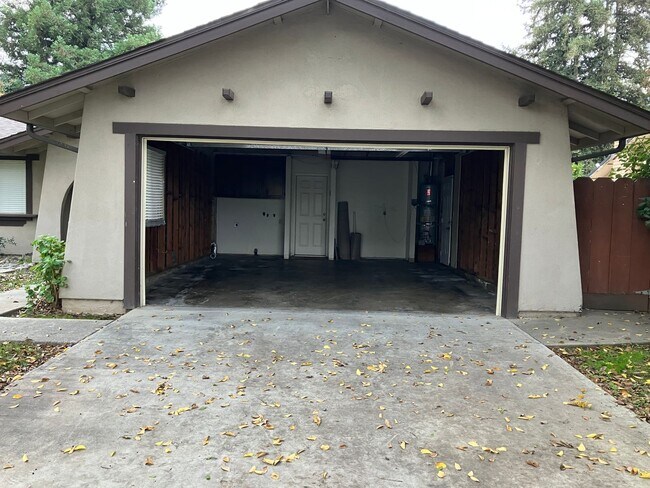 Building Photo - 1213 Satariano Ln