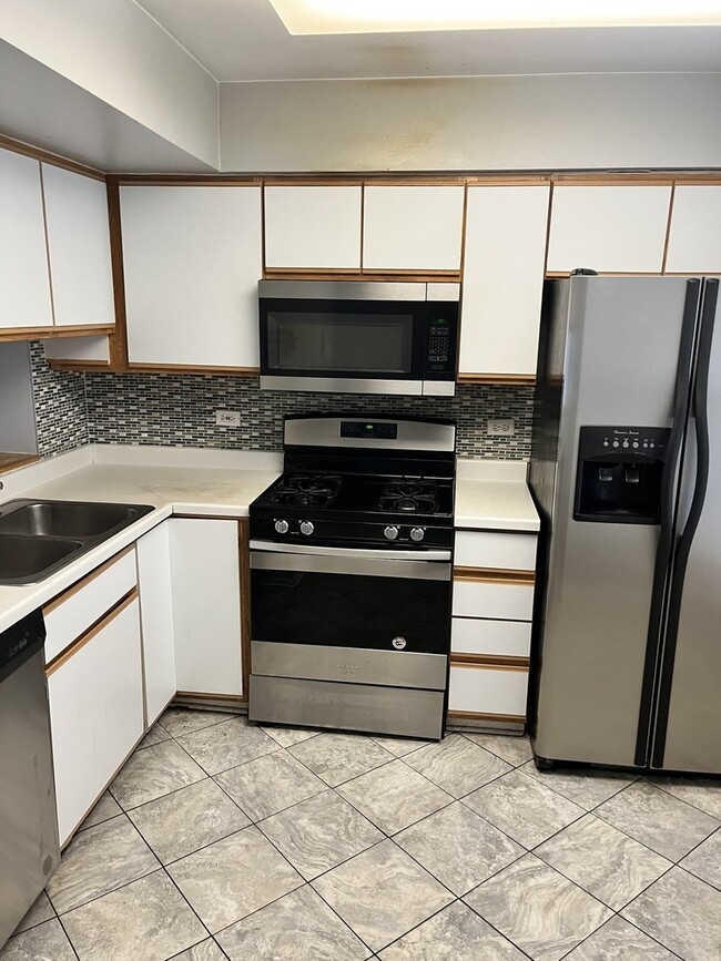 Building Photo - 5041 Warren St