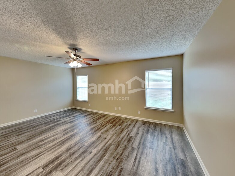 Building Photo - 12344 Benton Harbor Dr S