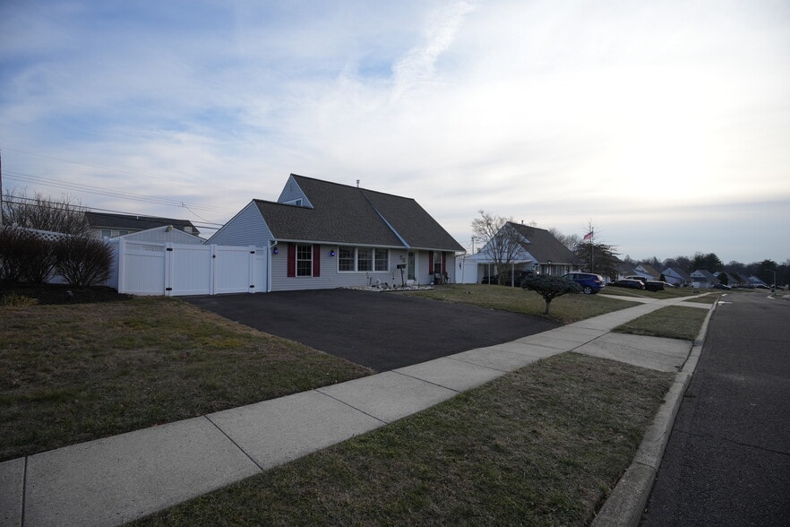 Building Photo - 90 Cobalt Ridge Dr E