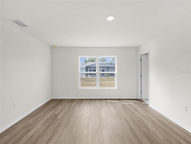 Building Photo - 5255 Farmington Ave