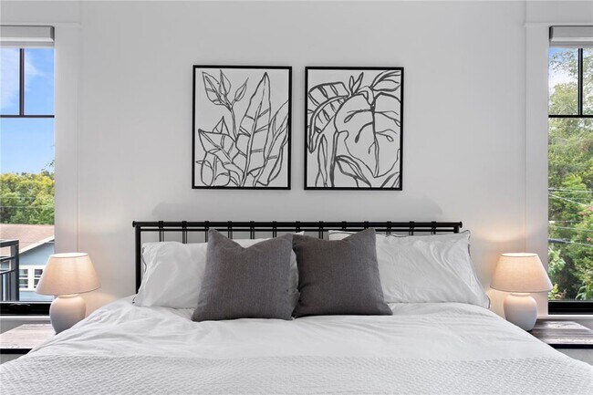 Building Photo - 319 W Frances Ave