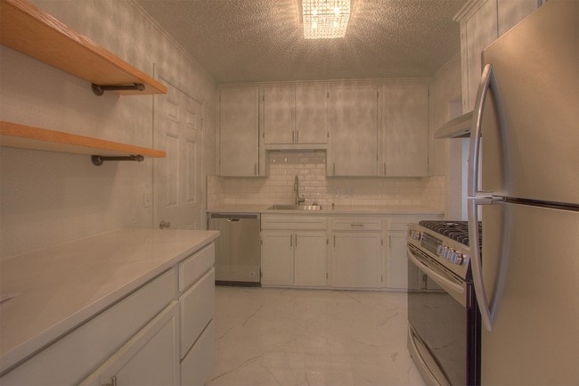 Building Photo - 1331 E 43rd St