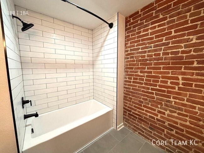 Building Photo - 204 Walnut St