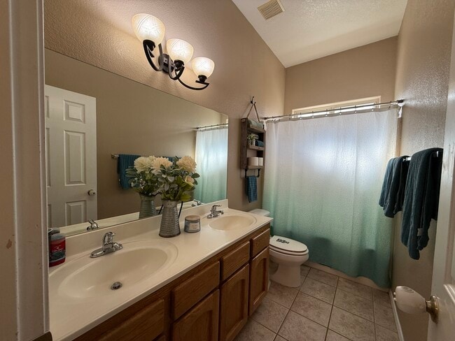 Building Photo - 10745 E 38th Ln