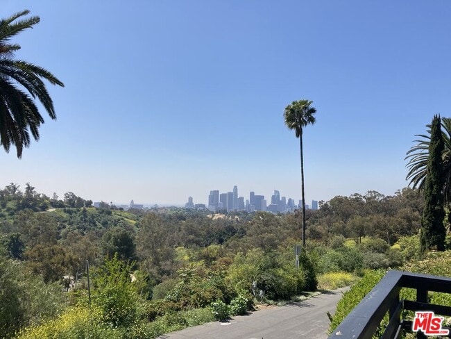 Building Photo - 2035 Park Dr