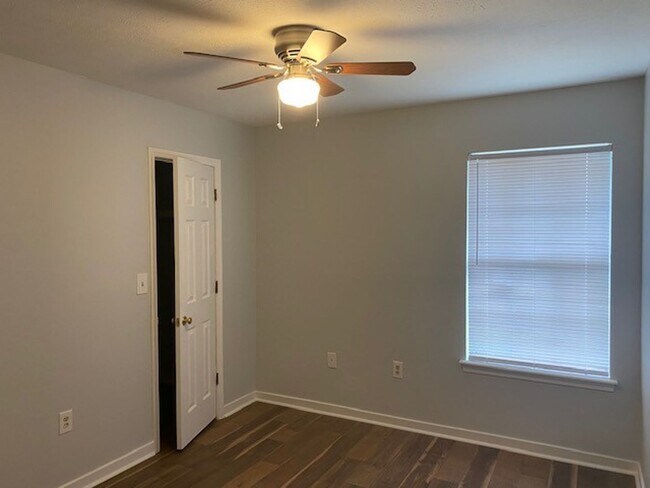 Building Photo - 3 Bed/2 Bath house for rent in Barnett Bend- Flowood