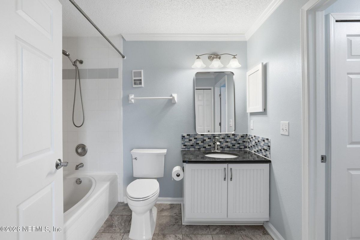 Building Photo - 400 Sandiron Cir