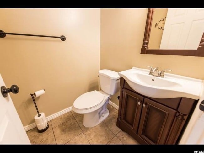 Building Photo - 3 Bedroom 1.5 Bath Magna Condo. Pets Welcome