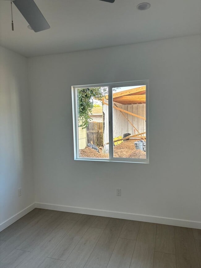 Building Photo - Eldora, 10313-10321 1/2