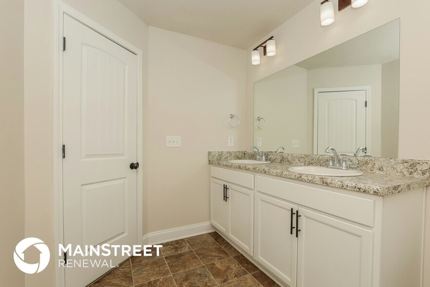 Building Photo - 2230 Pathfinder Dr