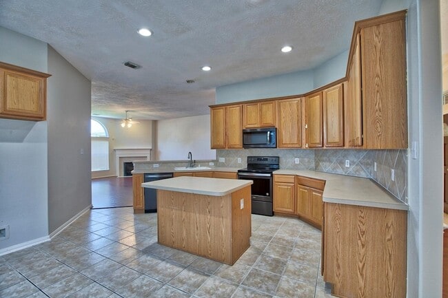 Building Photo - 6715 Village Bridge Dr