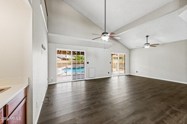 Building Photo - 610 N Rosemont Cir