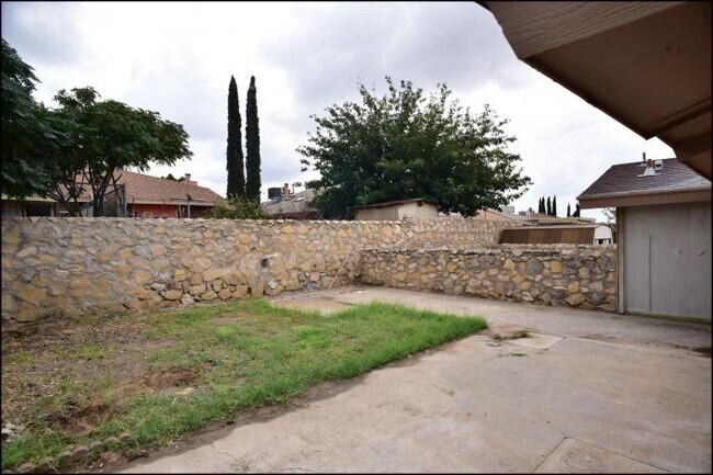 Building Photo - 2 bedroom in El Paso TX 79907
