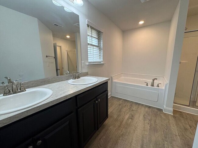 Building Photo - 110 Tybee Dr