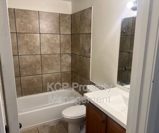 Building Photo - 2818 S O St