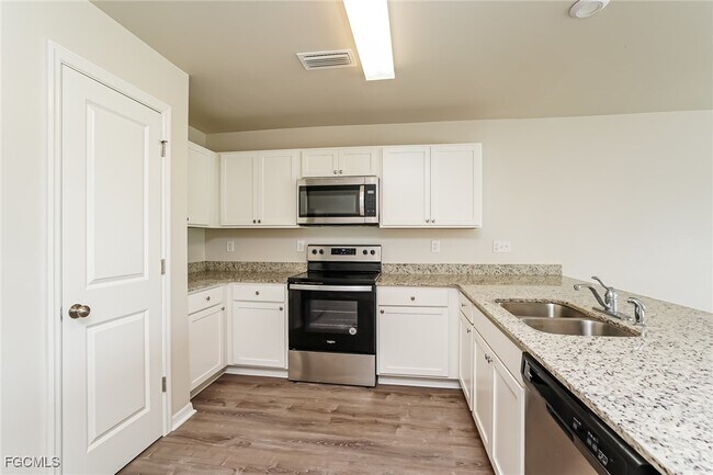 Building Photo - 4165 NE 9th Pl