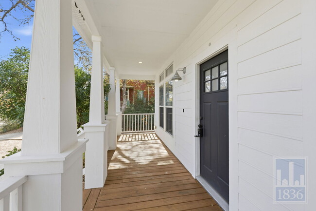 Building Photo - 1116 Lott Ave