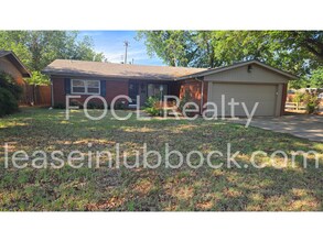 Building Photo - Large 3 Bedroom, 2 bath, 2 car garage