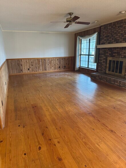 Building Photo - 21 Lakeview Dr