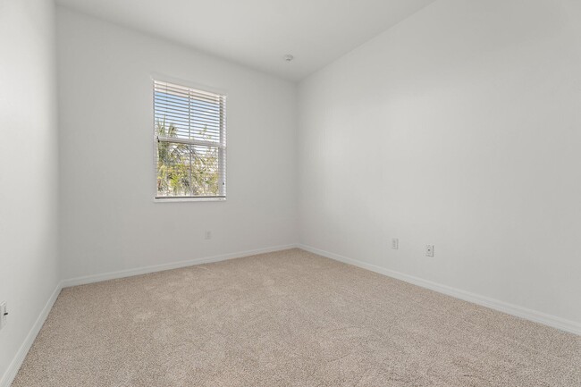 Building Photo - 3253 E Mallory Blvd