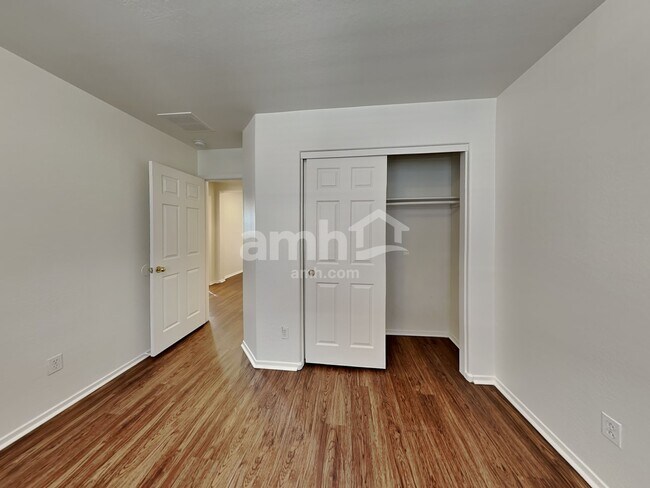Building Photo - 7136 S 7th Ln