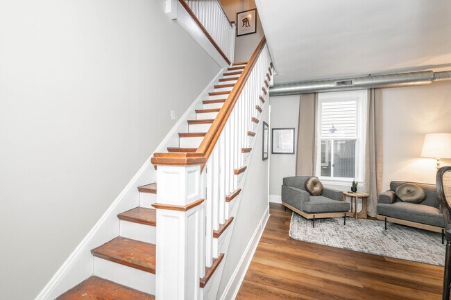 Building Photo - 435 Elm St