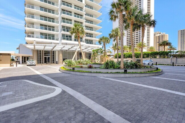 Building Photo - 3100 N Ocean Dr